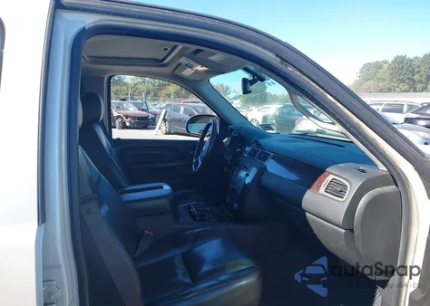 2011 GMC Yukon Xl 1500 Denali z USA, uszkodzony, nr VIN 1GKS2MEF1BR293272